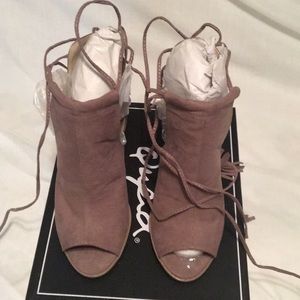 Qupid Barnes Heels in Taupe